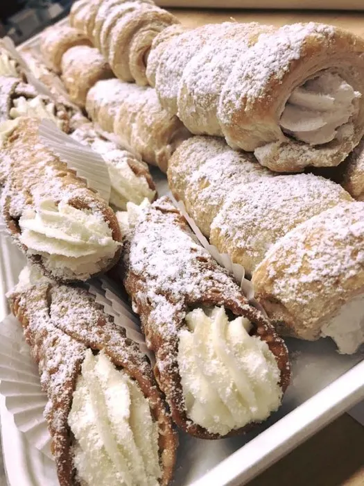 Cannoli dusted with sugar